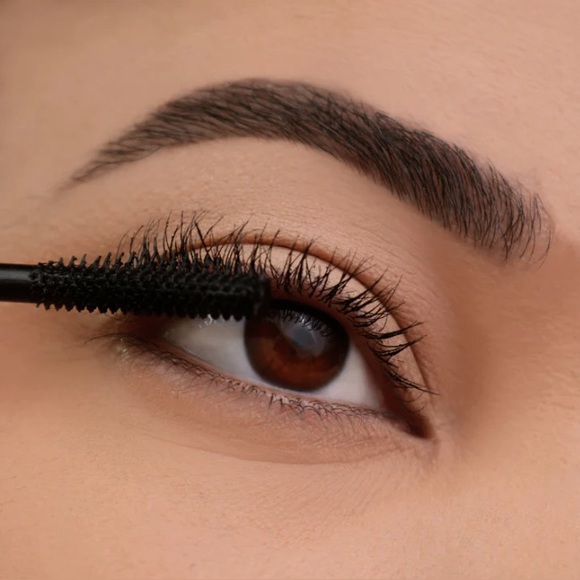 Beauty Vaulte Black Waterproof Mascara - Picture 4 of 6